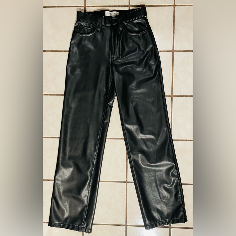 Abercrombie & Fitch women’s faux leather pants! Like new, size 25/0!